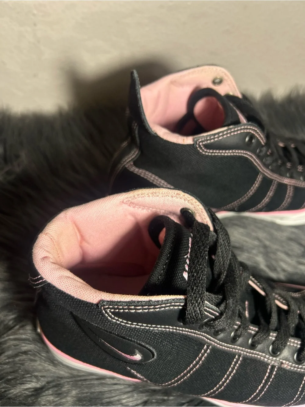 Nike Sweet Lew Canvas Mid High-Top Black with Pink Trim Sneakers Size 9